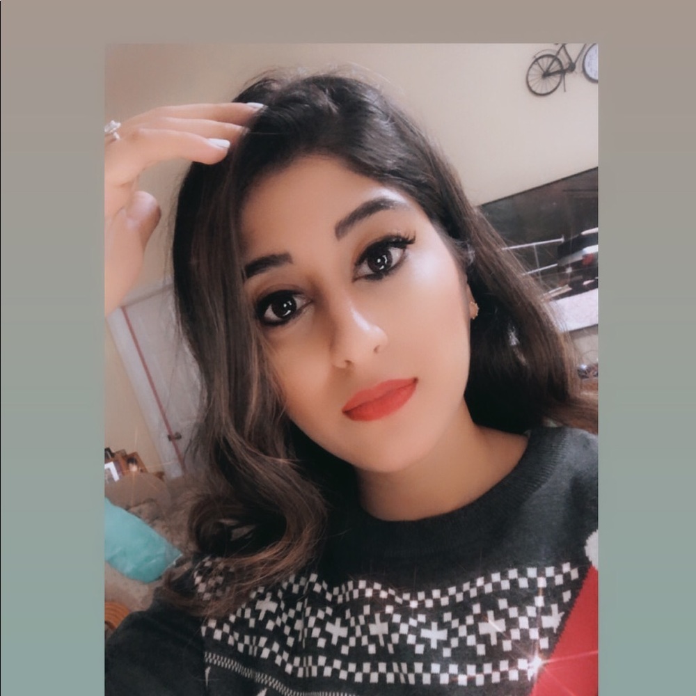 Meet your Posher, Hania